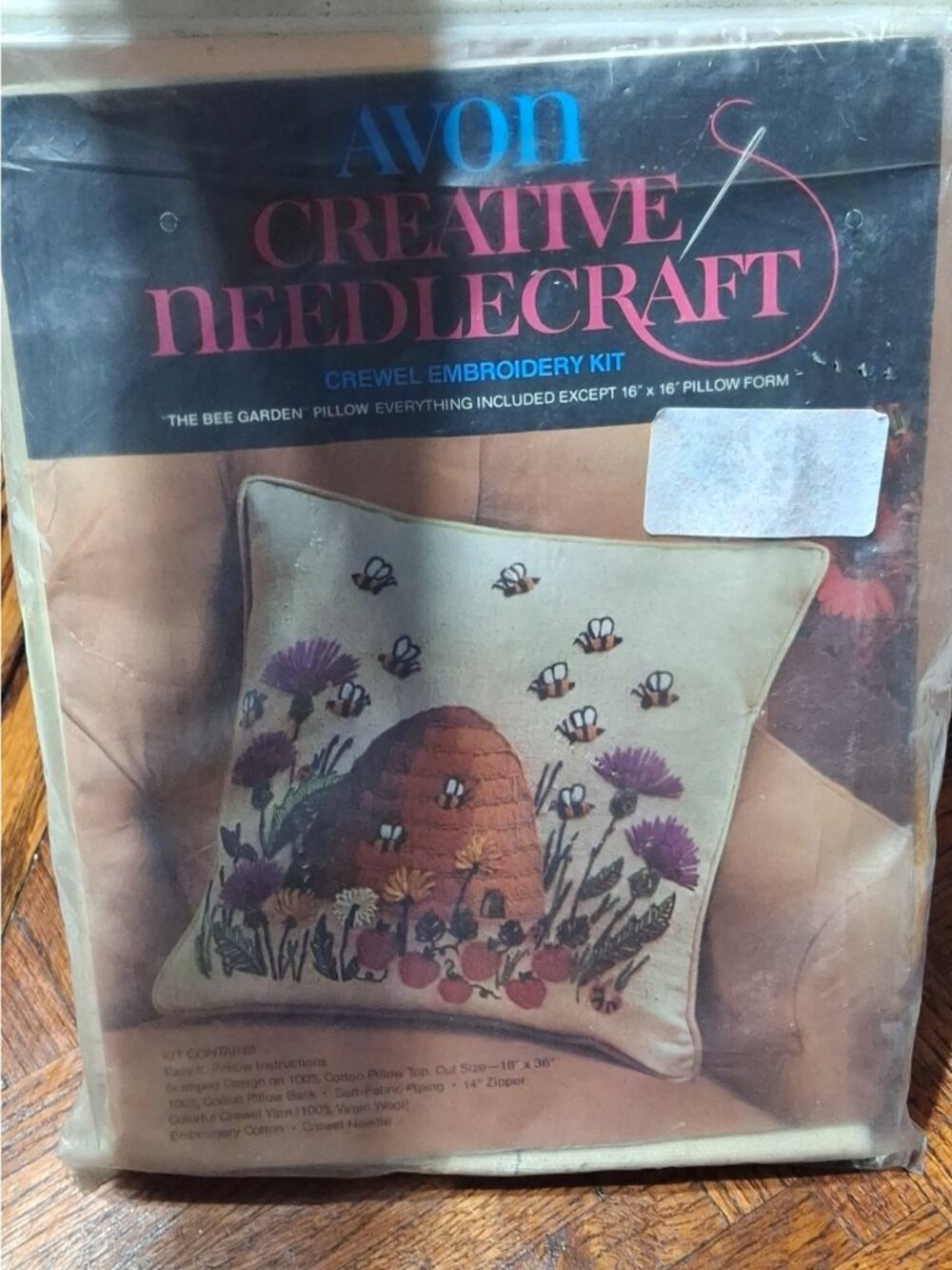 THE BEE GARDEN Crewel Embroidery Kit, Avon Creative Needlecraft, Pillow VTG